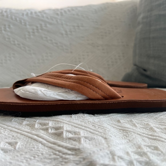 NEW Women’s Rainbow Sandals - Picture 2 of 3